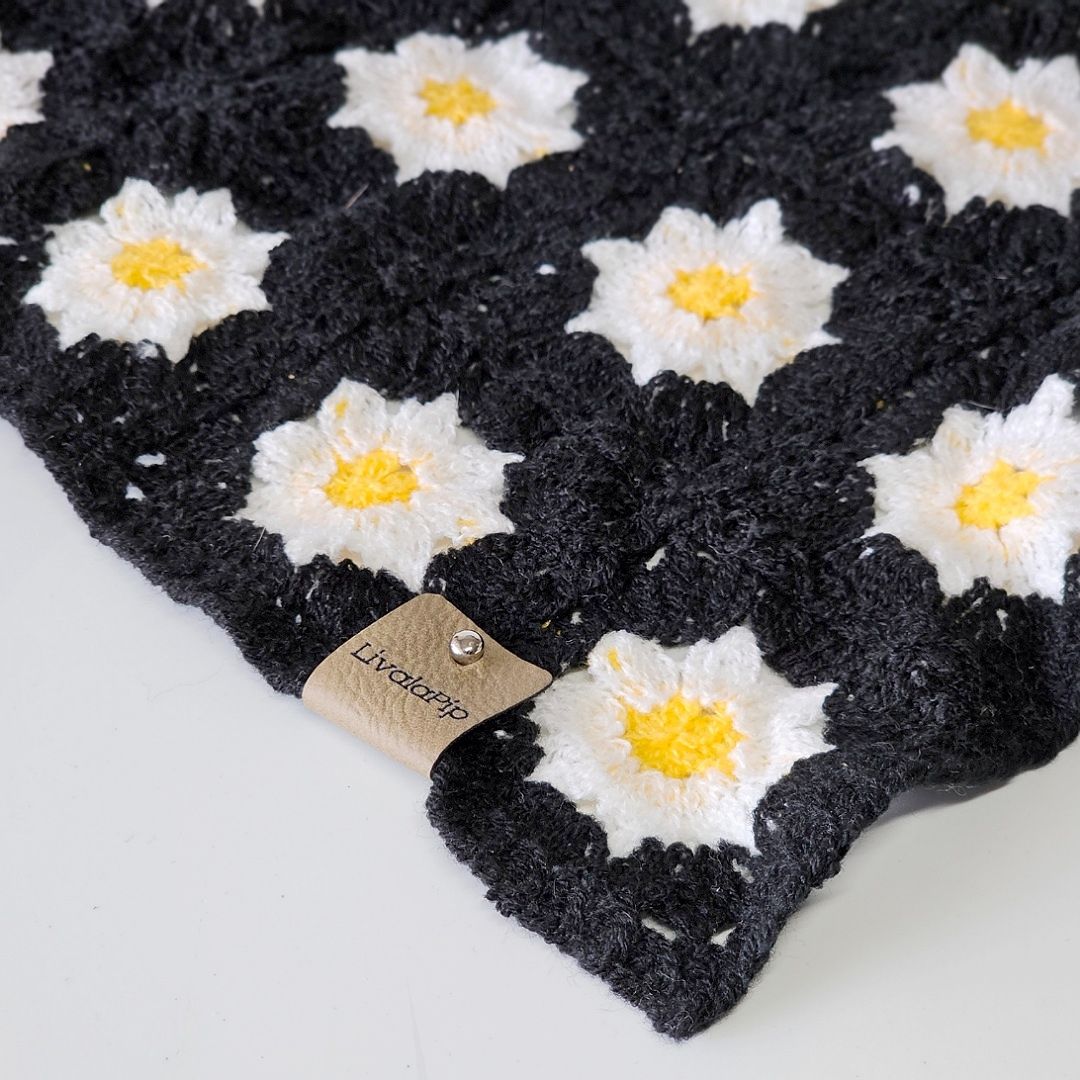 LivalaPip™ - Bandana - Black Daisy