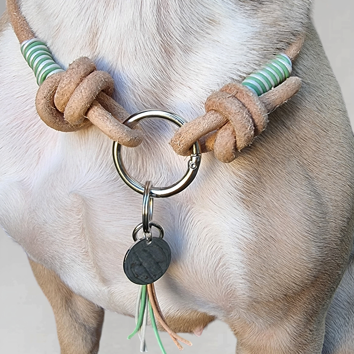 LivalaPip™ - Leather Necklace - Pastel Green/White